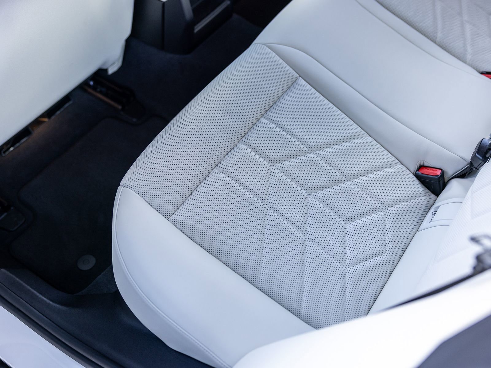 Used 2024 BMW 530i w/ Executive Package image 27