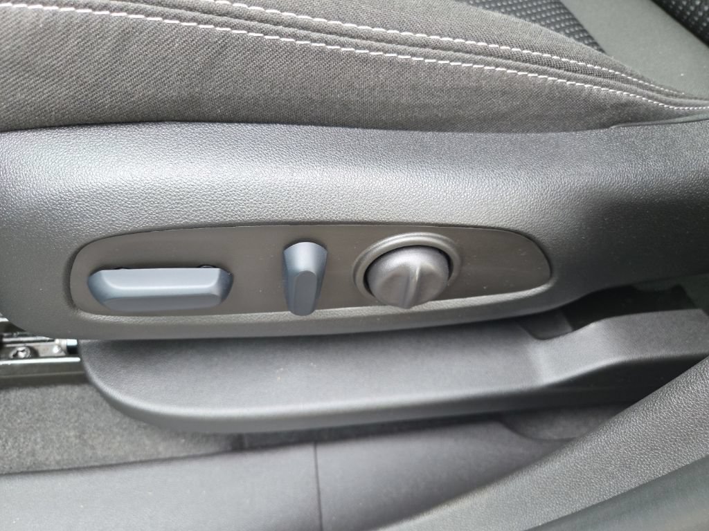 Used 2024 GMC Terrain SLE w/ Driver Convenience Package FWD image 21