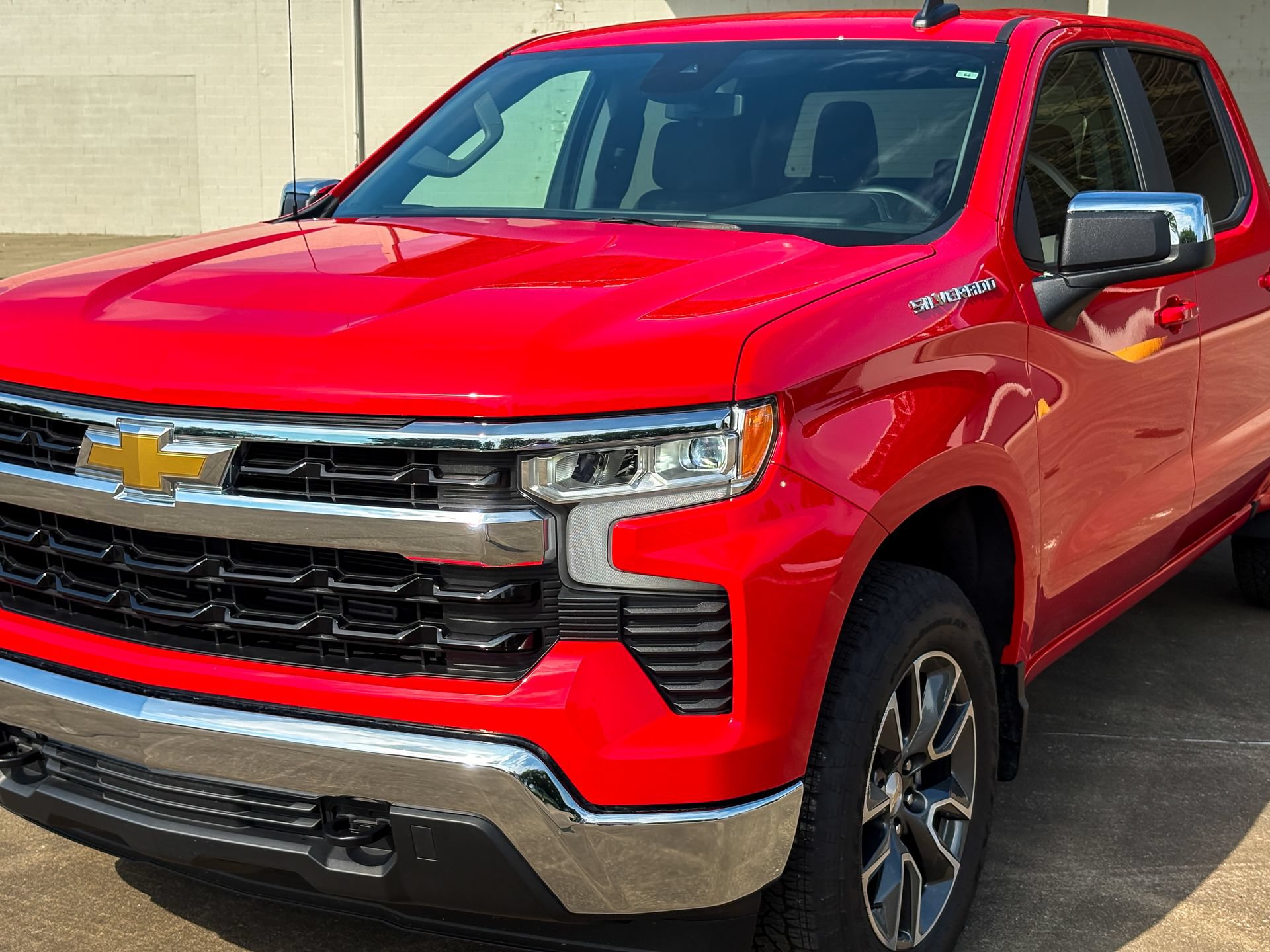 Used 2024 Chevrolet Silverado 1500 LT AWD/4WD image 7