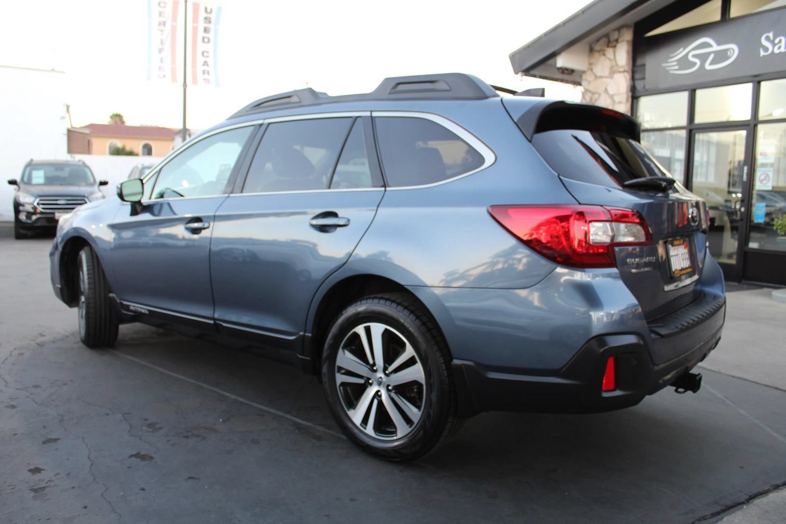 Used 2018 Subaru Outback 2.5i Limited AWD/4WD image 3