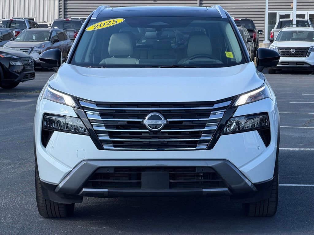 Used 2025 Nissan Rogue SL w/ Tech Package image 10