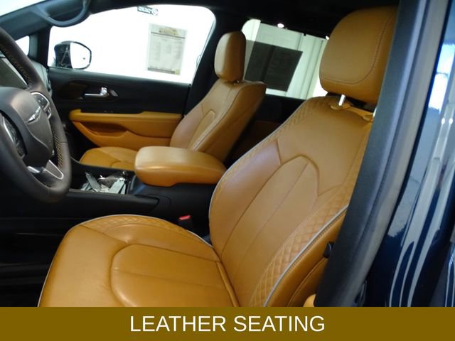 Certified 2023 Chrysler Pacifica Pinnacle image 2