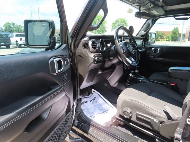Used 2018 Jeep Wrangler Unlimited Sahara w/ Dual Top Group AWD/4WD image 17