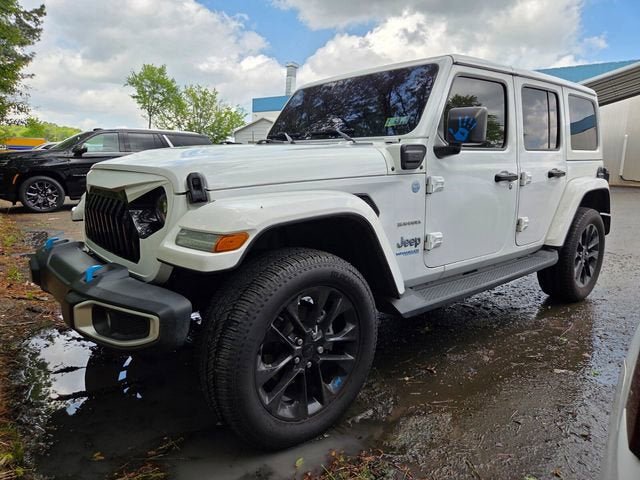 Used 2022 Jeep Wrangler Unlimited Sahara w/ Cold Weather Group image 9