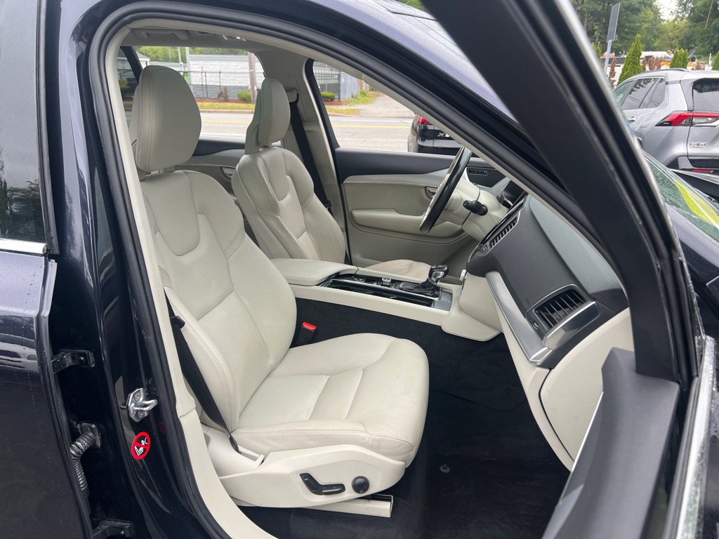 Used 2016 Volvo XC90 T5 Momentum image 16