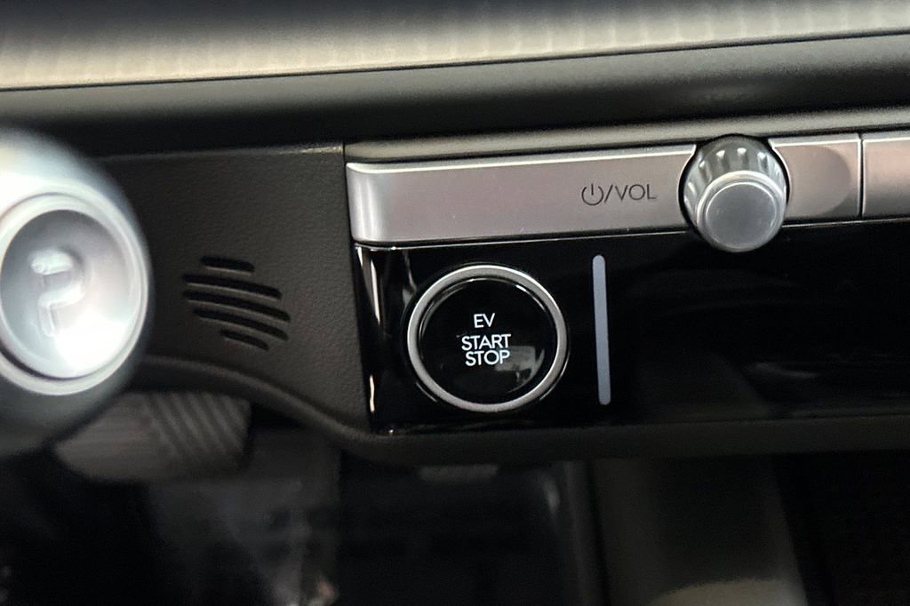 New 2025 Hyundai Ioniq 6 SEL image 17