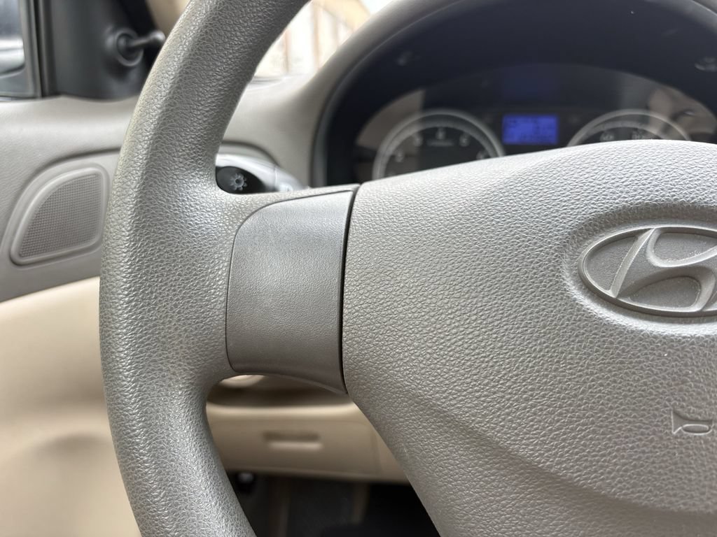 Used 2011 Hyundai Accent GLS FWD image 16