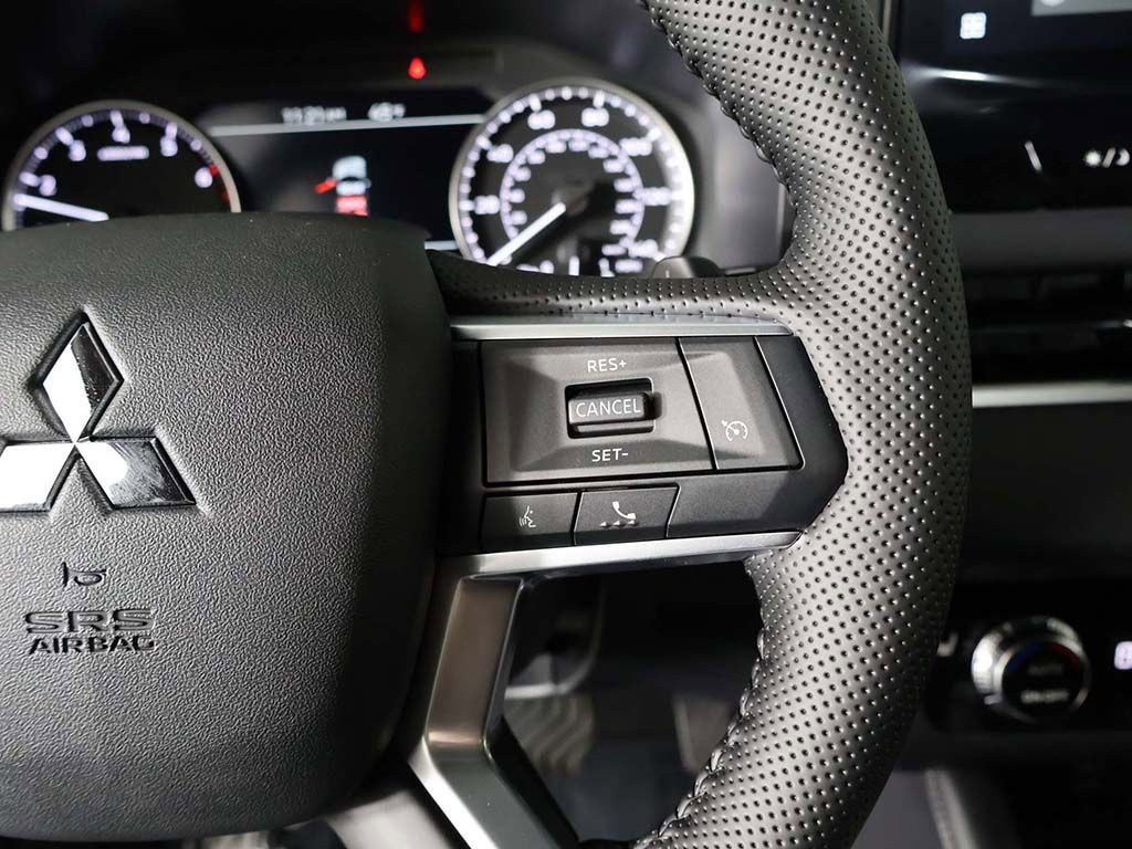 New 2026 Mitsubishi Outlander LE FWD image 39