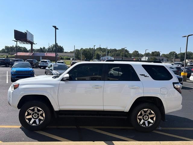 Certified 2022 Toyota 4Runner TRD Off-Road Premium AWD/4WD image 3