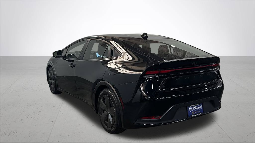 Used 2025 Toyota Prius LE FWD image 10