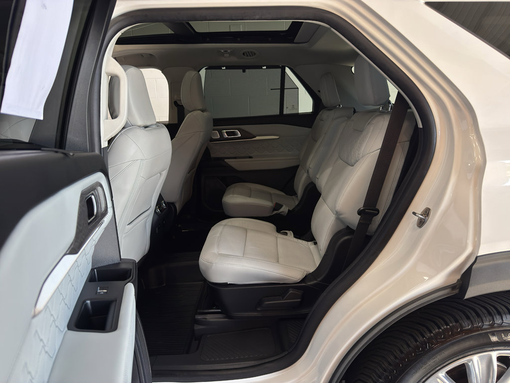 Used 2025 Ford Explorer Platinum w/ LUX Leather Package AWD/4WD image 12