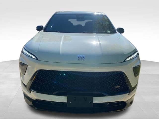 Used 2025 Buick Enclave Sport Touring image 2