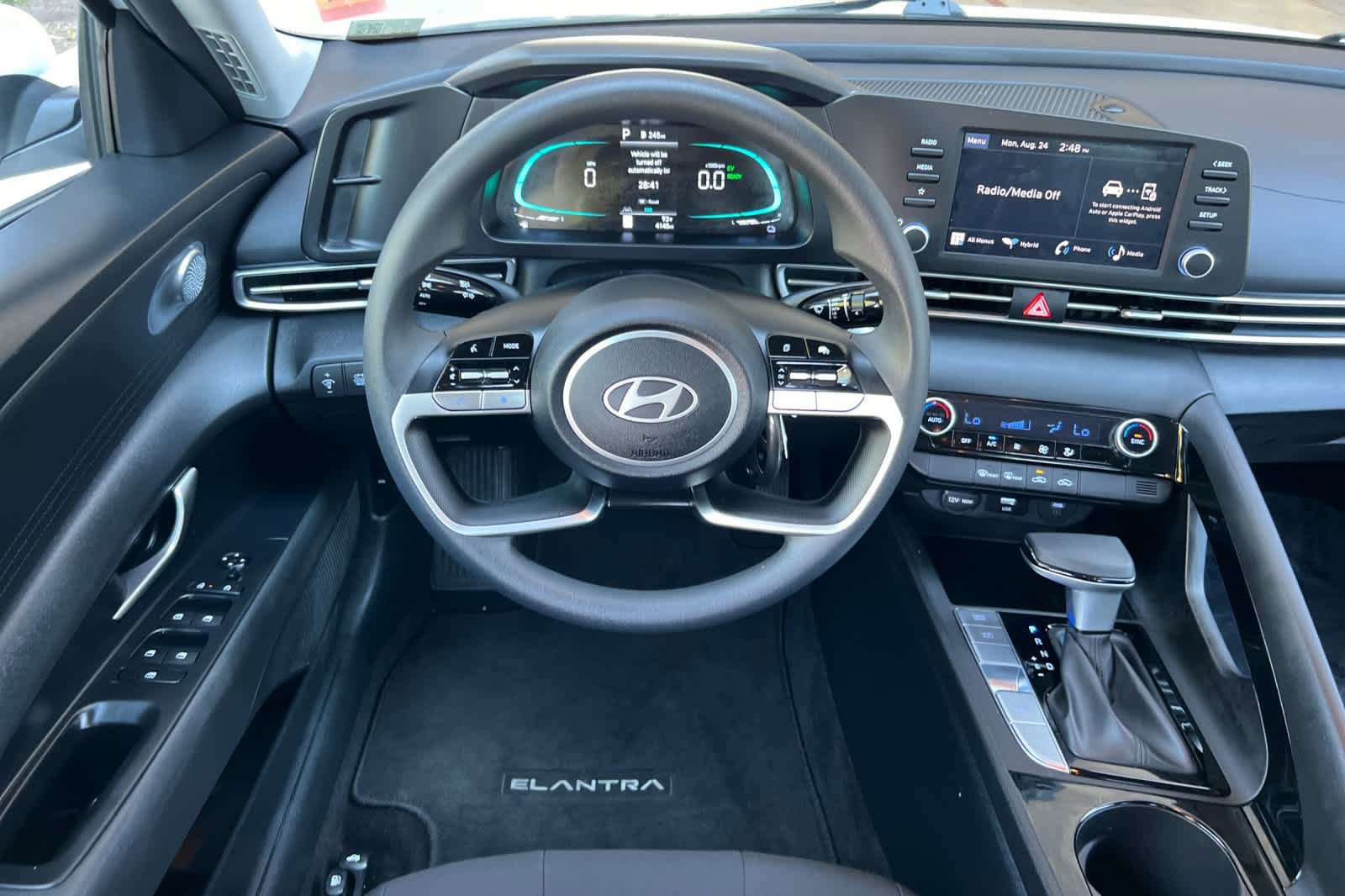 Used 2026 Hyundai Elantra Hybrid FWD image 14