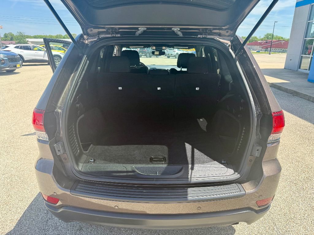 Used 2020 Jeep Grand Cherokee Laredo w/ 18" Wheel & 8.4" Radio Group image 25