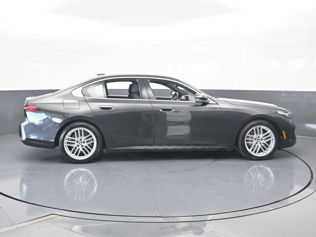 Used 2024 BMW 530i xDrive image 7