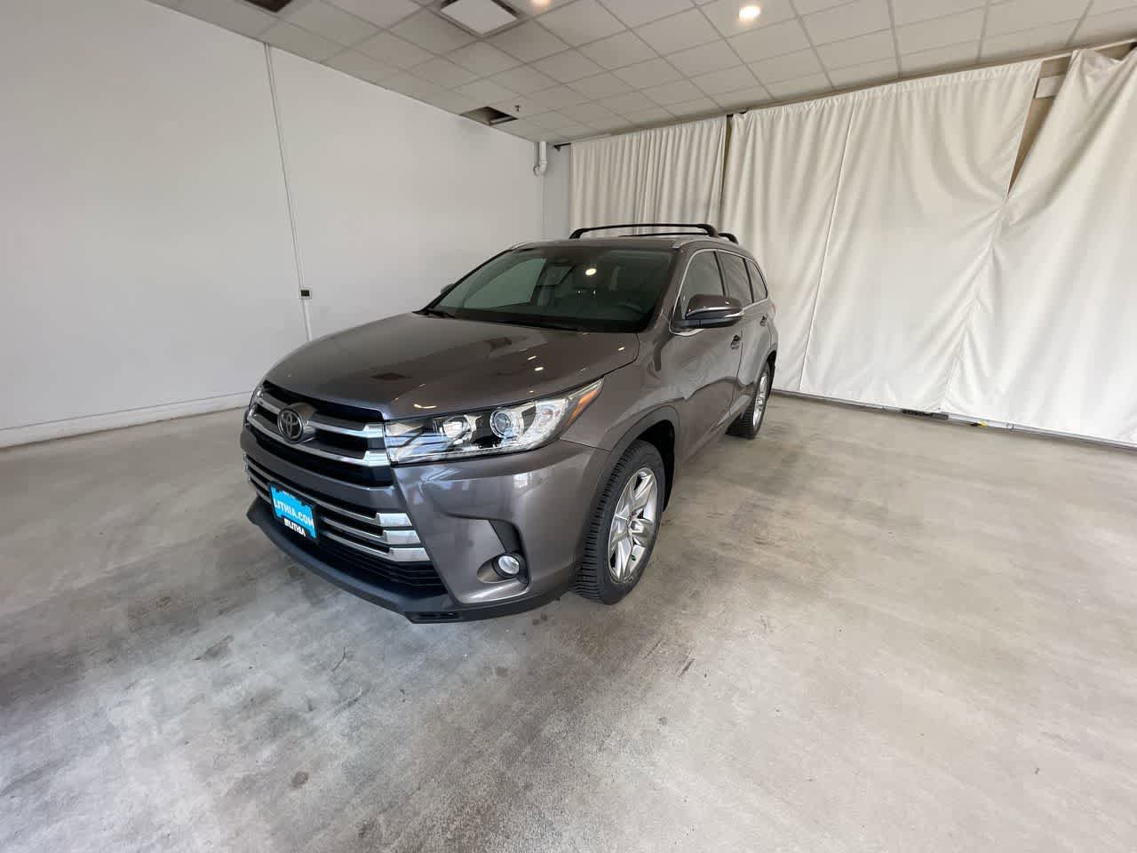 Used 2017 Toyota Highlander Limited w/ Carpet Mat Package AWD/4WD image 7