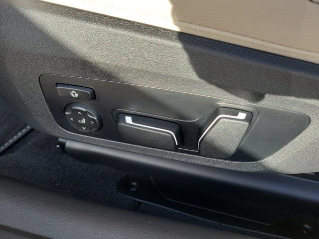Used 2026 BMW M440i Convertible RWD image 19