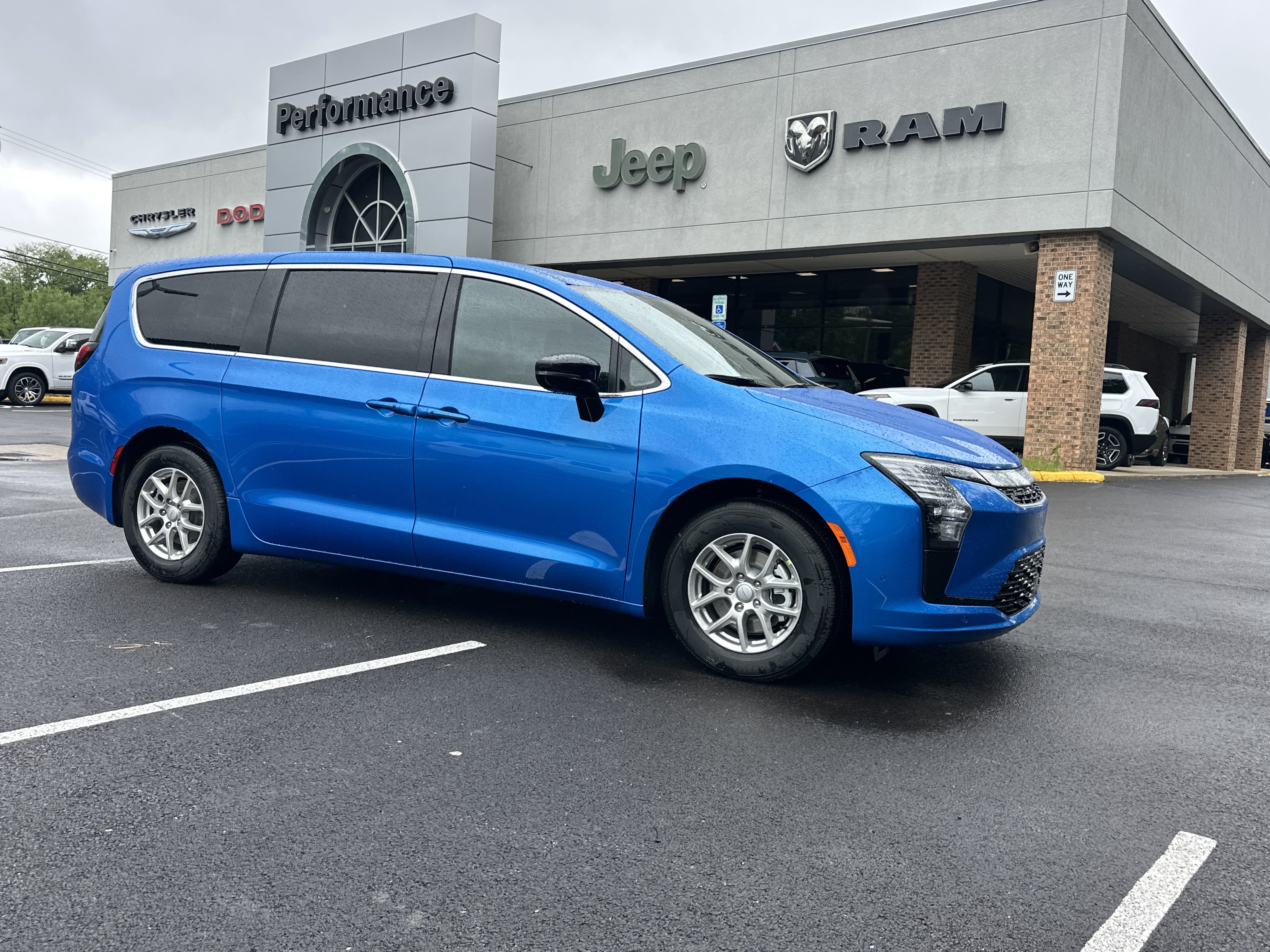 New 2027 Chrysler Pacifica Select FWD image 19