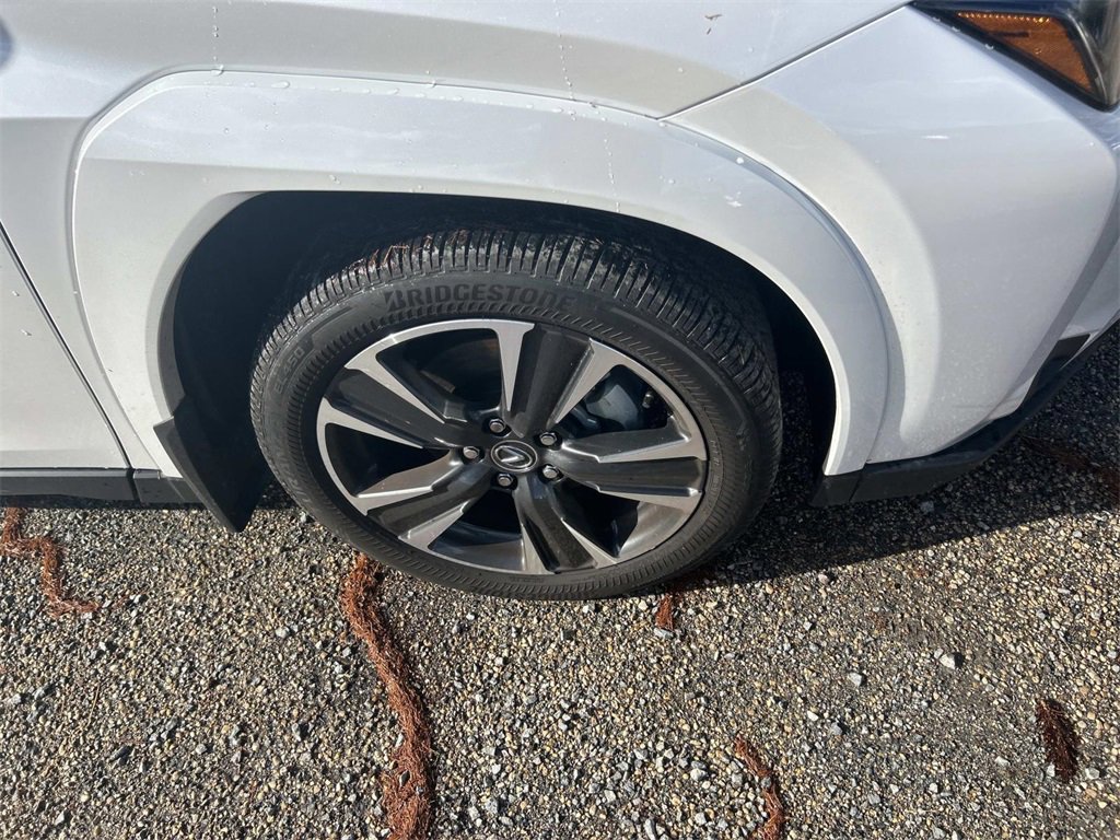 Used 2025 Lexus UX 300h AWD image 9