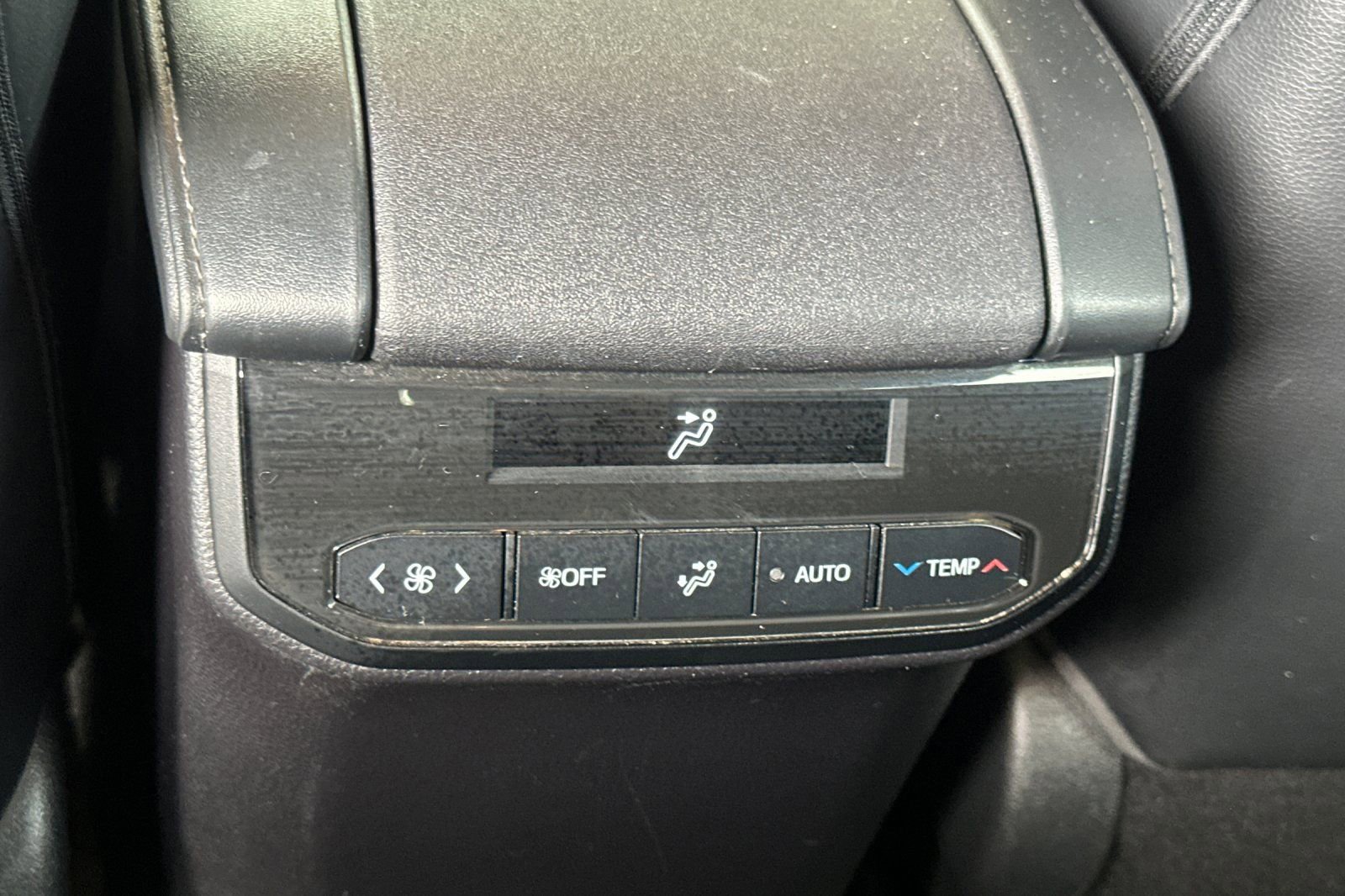 Used 2023 Toyota Highlander XLE image 15