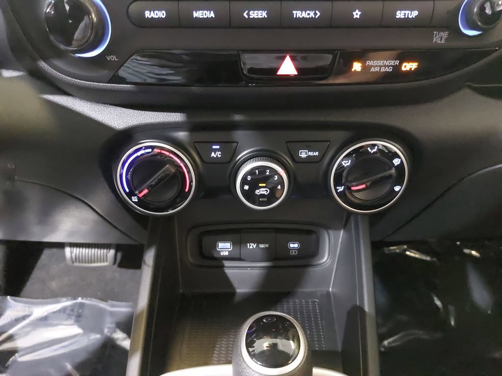 Certified 2025 Hyundai Venue SE FWD image 25