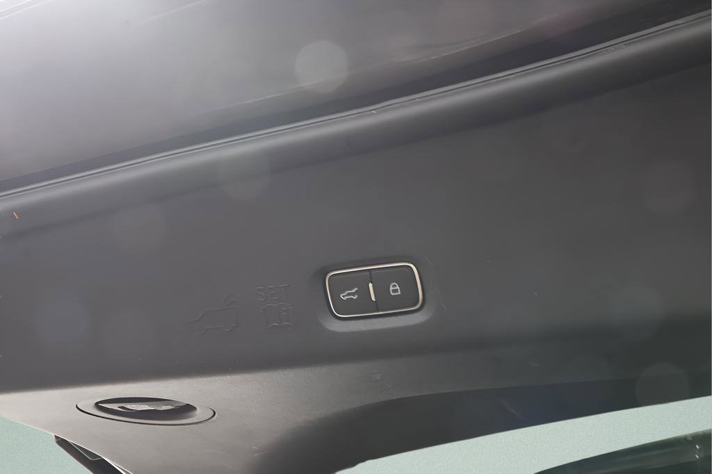 Used 2025 Lincoln Navigator Reserve image 32