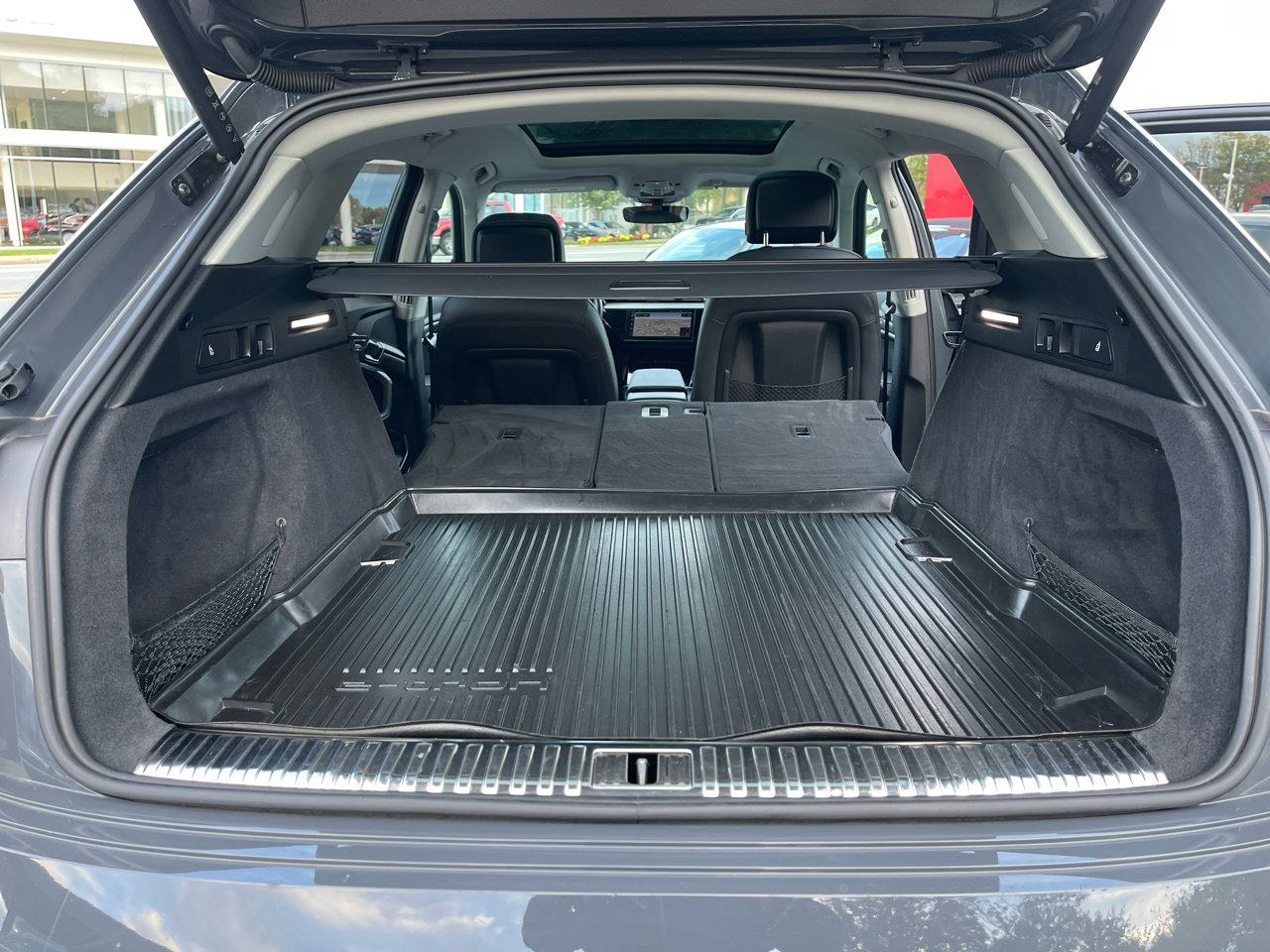 Used 2024 Audi Q8 e-tron Premium Plus w/ Premium Plus Package image 73