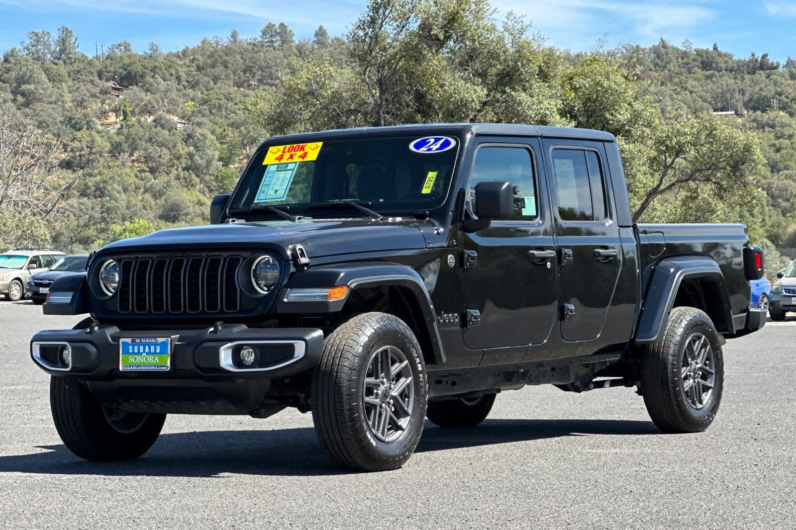 Used 2024 Jeep Gladiator Sport AWD/4WD image 7