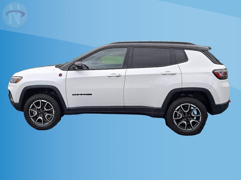 Used 2025 Jeep Compass Trailhawk w/ Trailhawk Elite Group AWD/4WD image 5