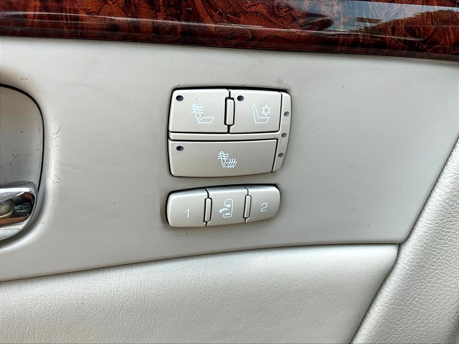 Used 2007 Cadillac DTS Luxury I w/ Trunk Convenience Package FWD image 34