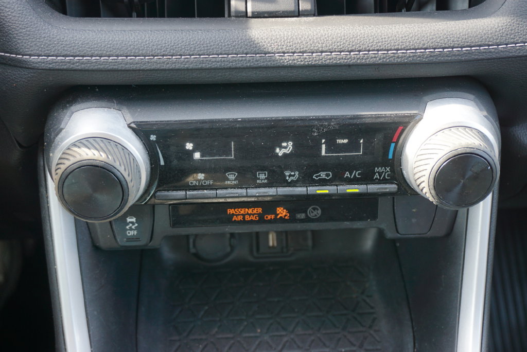 Used 2022 Toyota RAV4 LE w/ Carpet Mat Package (TMS) FWD image 18