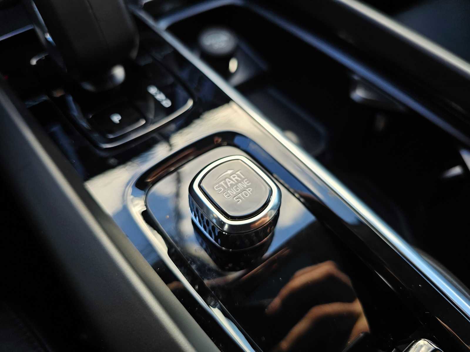 Used 2025 Volvo XC60 B5 Core w/ Protection Package Premier image 39