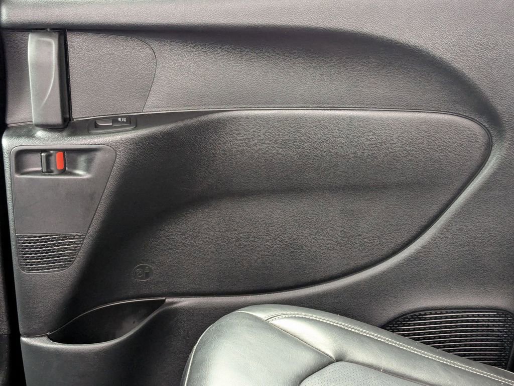 Used 2025 Chrysler Pacifica Select image 26