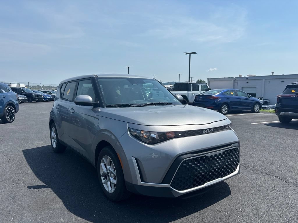 Used 2025 Kia Soul LX w/ LX Technology Package