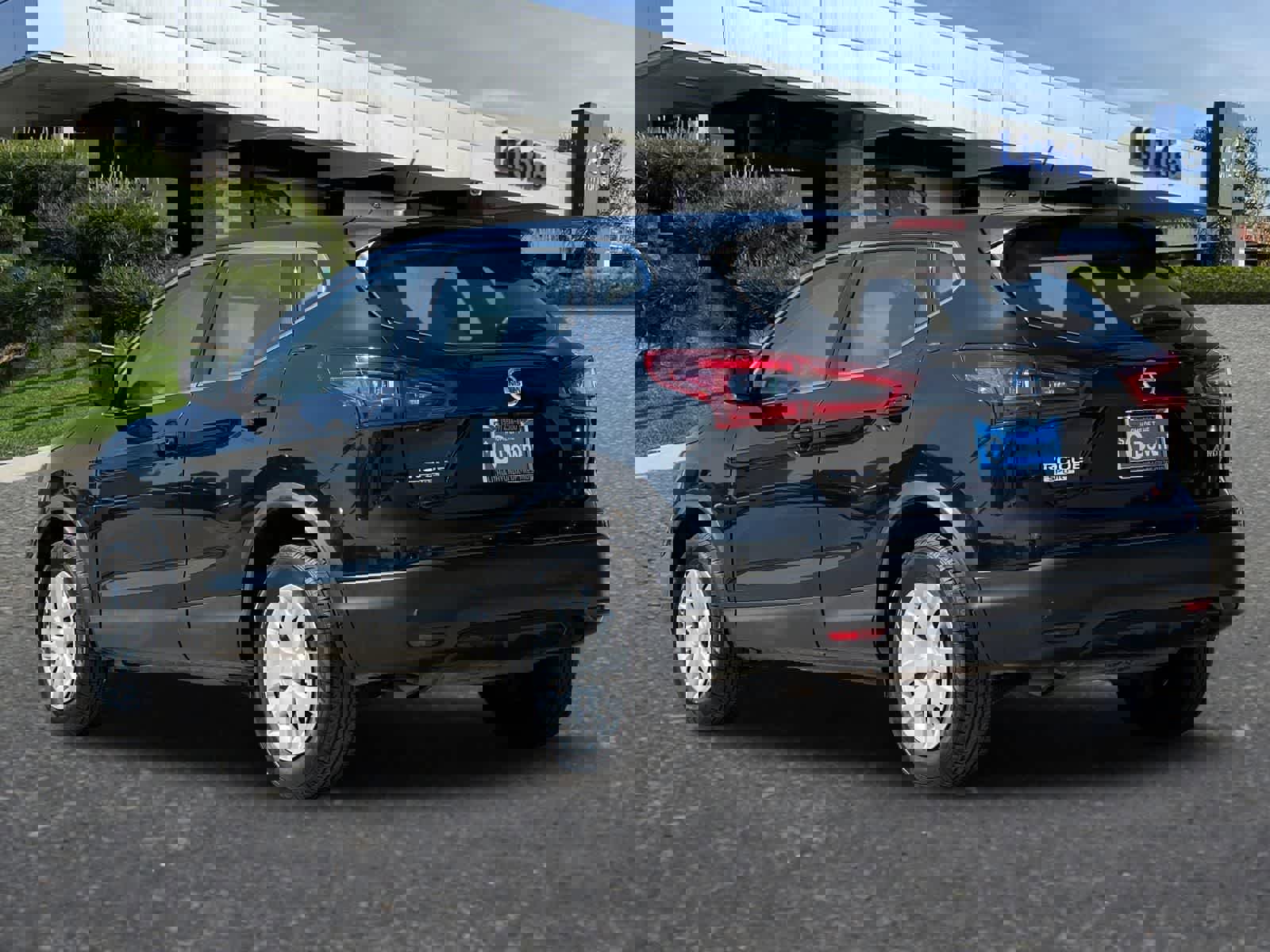 Used 2020 Nissan Rogue Sport S image 7