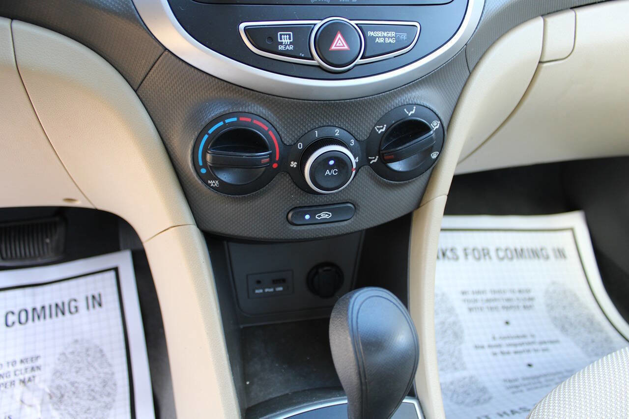 Used 2013 Hyundai Accent GLS image 21