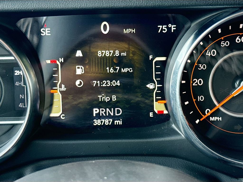 Used 2022 Jeep Wrangler Unlimited Sahara w/ LED Lighting Group AWD/4WD image 13
