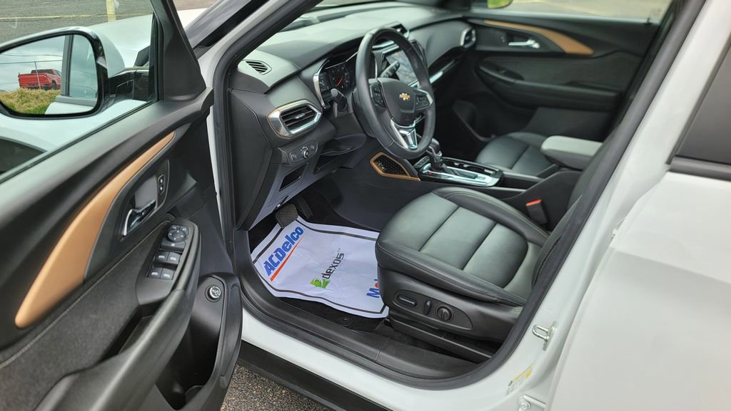 Used 2023 Chevrolet TrailBlazer ACTIV w/ Sun and Liftgate Package image 17