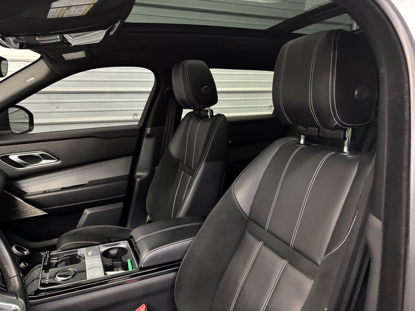 Used 2020 Land Rover Range Rover Velar R-Dynamic S image 11