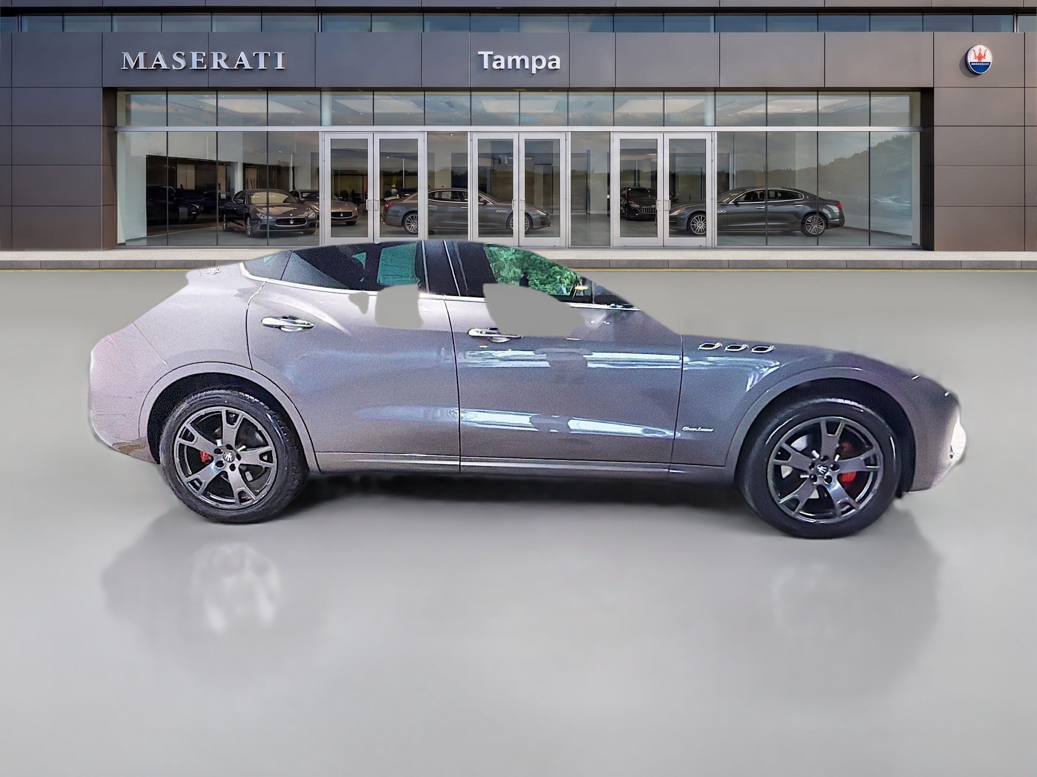 Used 2018 Maserati Levante GranLusso AWD/4WD image 2