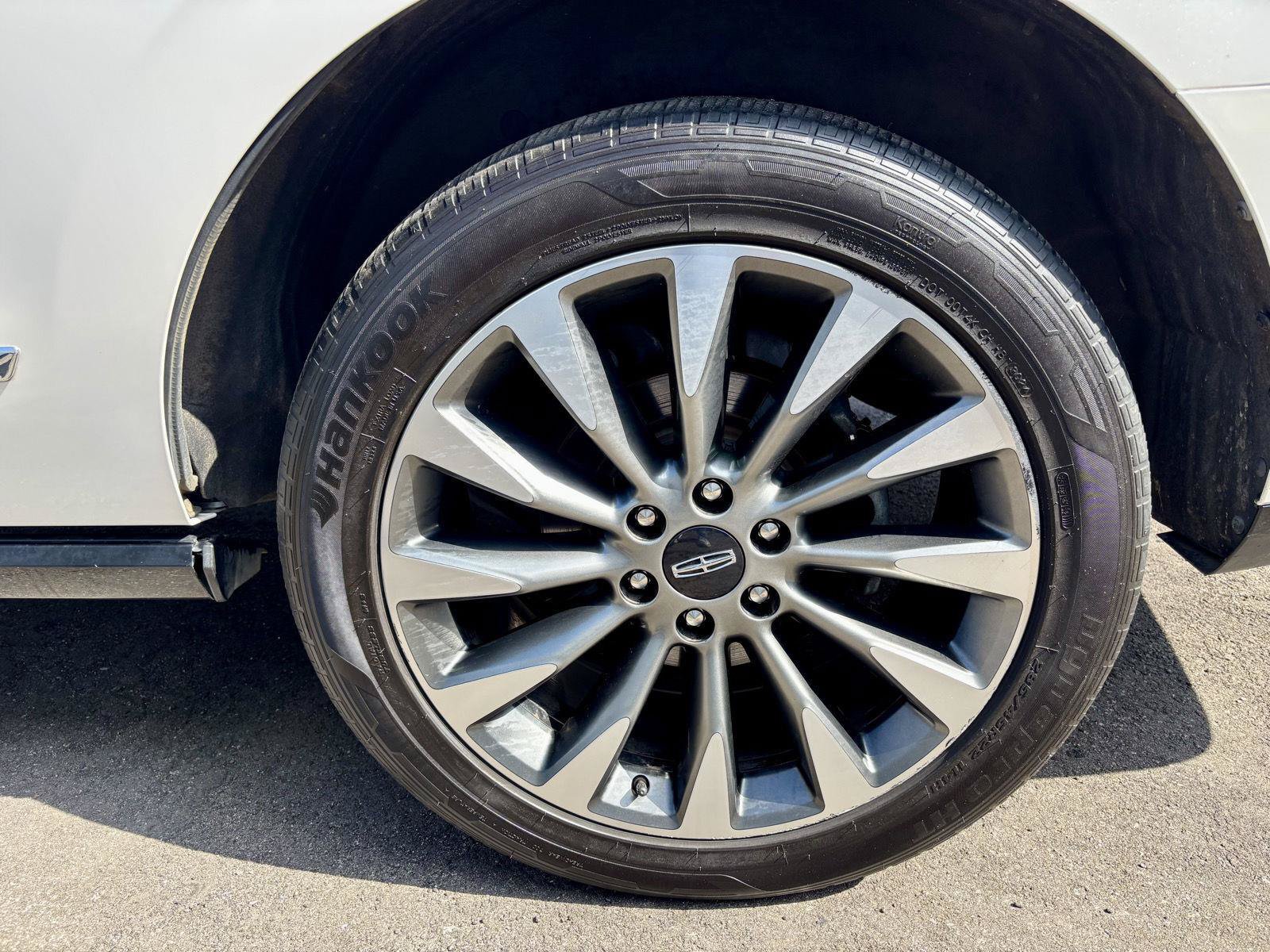 Used 2018 Lincoln Navigator Select AWD/4WD image 23