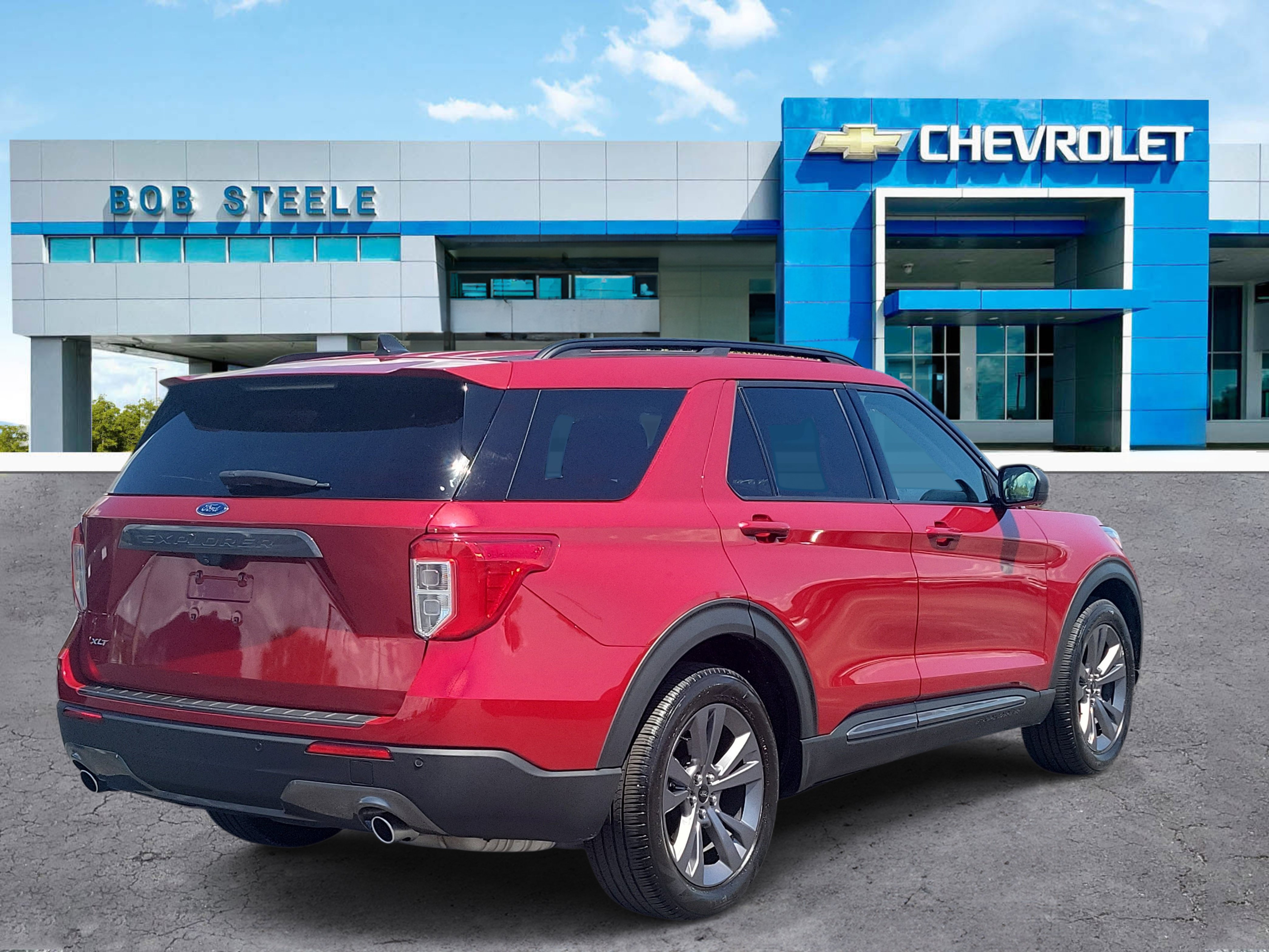 Used 2021 Ford Explorer XLT w/ Equipment Group 202A RWD image 4