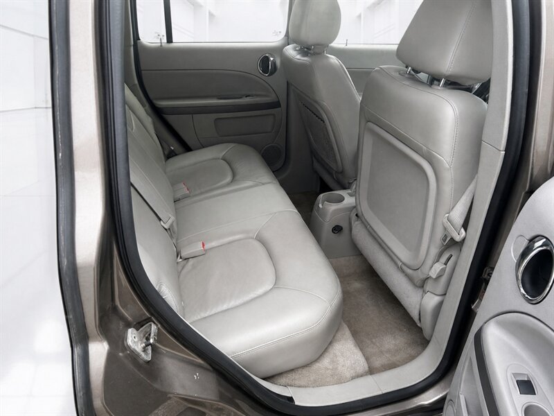 Used 2011 Chevrolet HHR LT FWD image 26