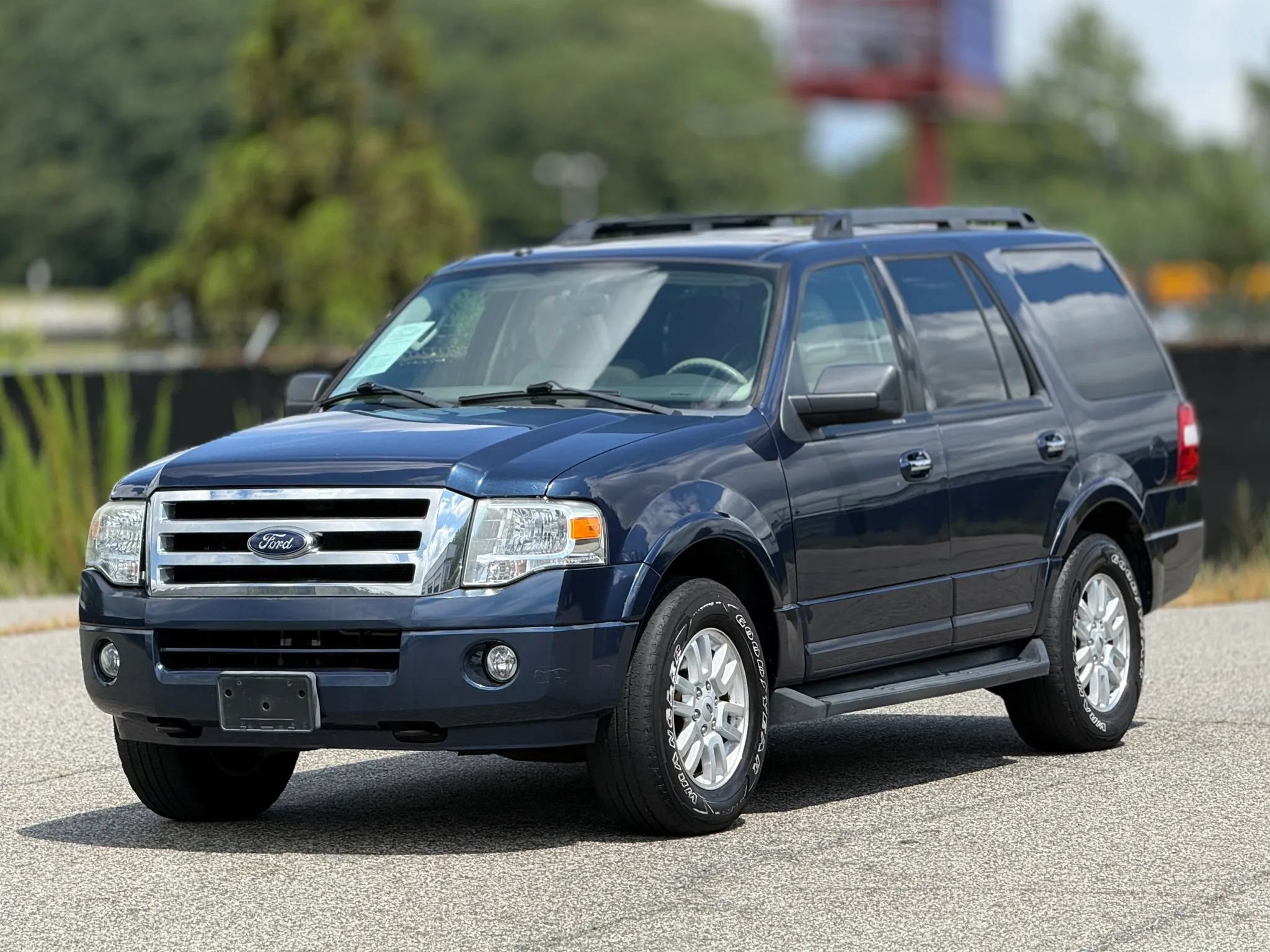 Used 2014 Ford Expedition XLT AWD/4WD image 6