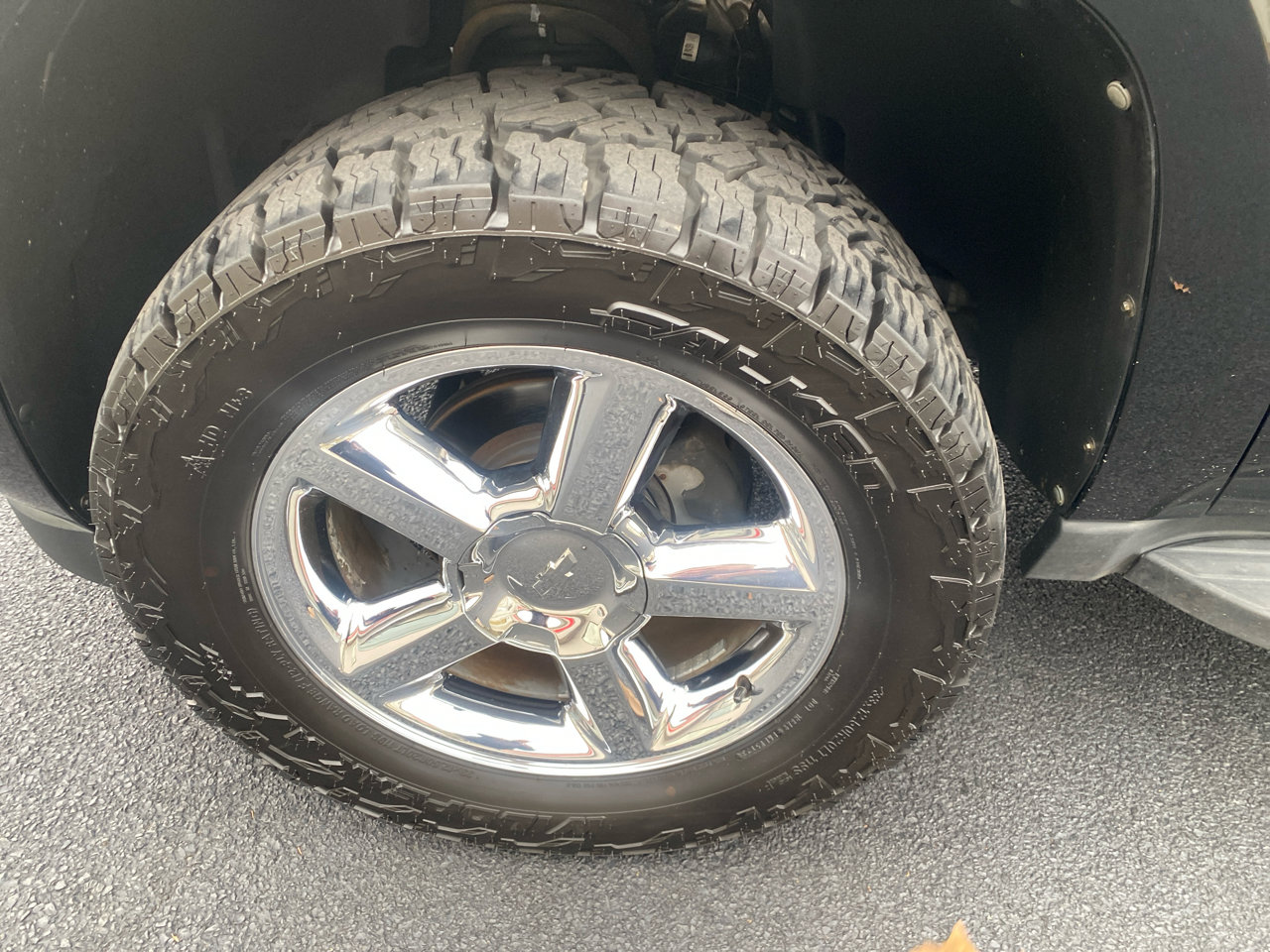 Used 2011 Chevrolet Avalanche LTZ image 9