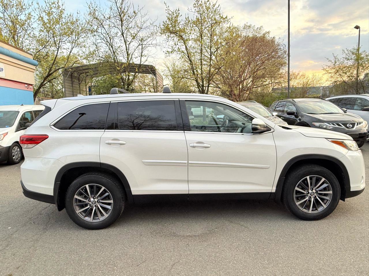 Used 2019 Toyota Highlander XLE AWD/4WD image 8