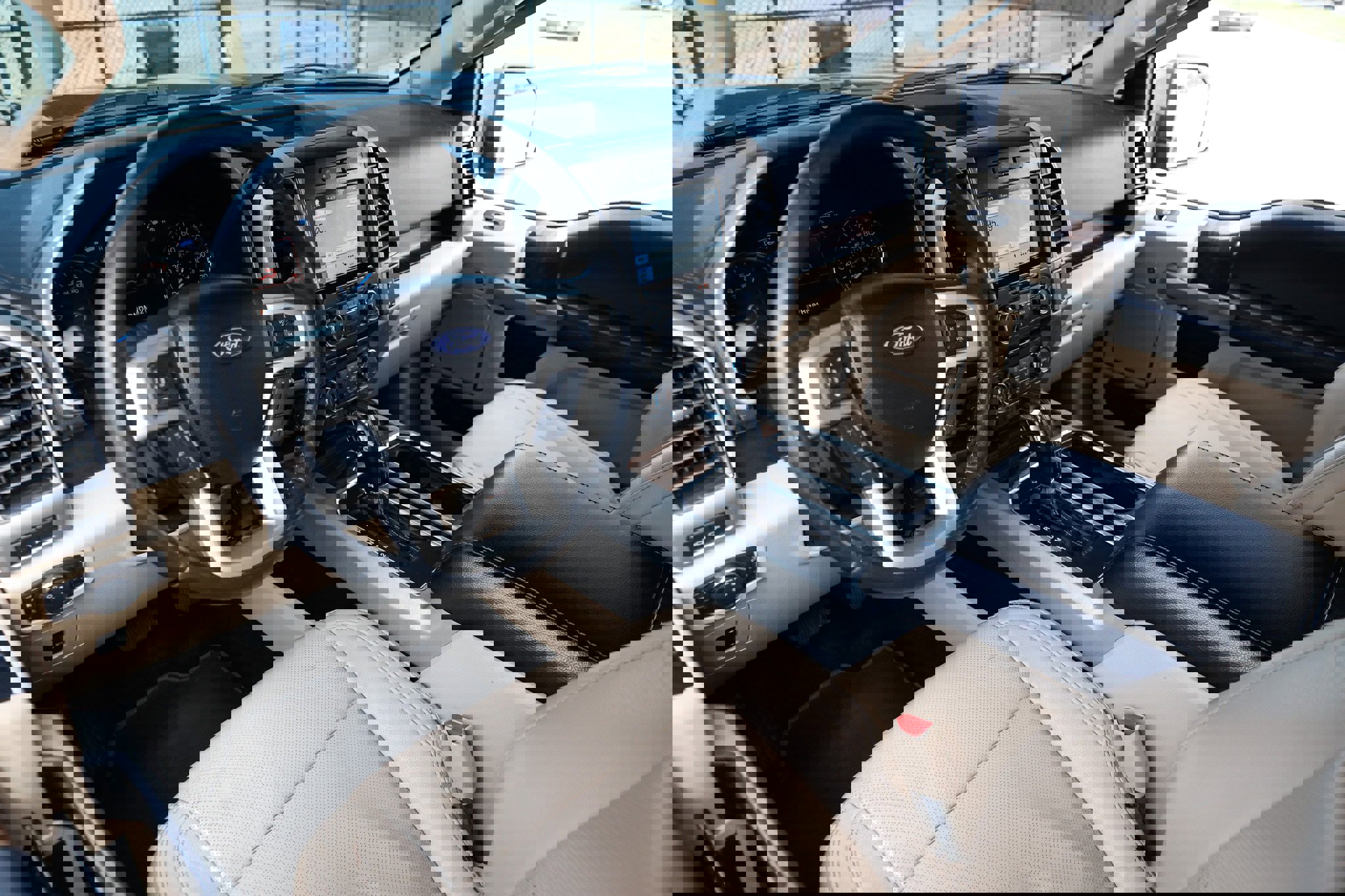 Used 2017 Ford F150 Lariat w/ Equipment Group 501A Mid image 6