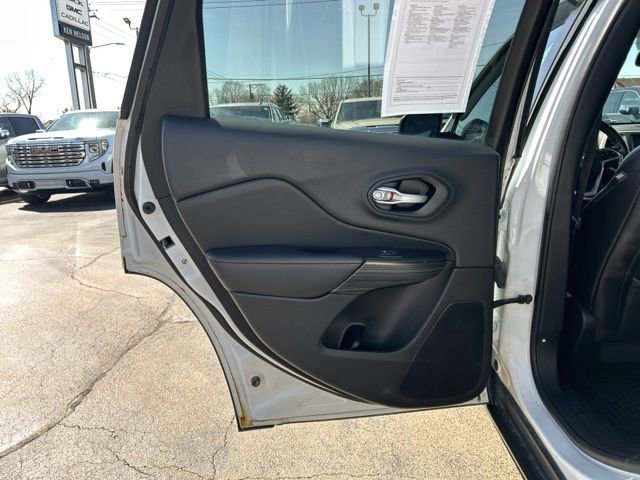 Used 2015 Jeep Cherokee Trailhawk w/ Comfort/Convenience Group image 17