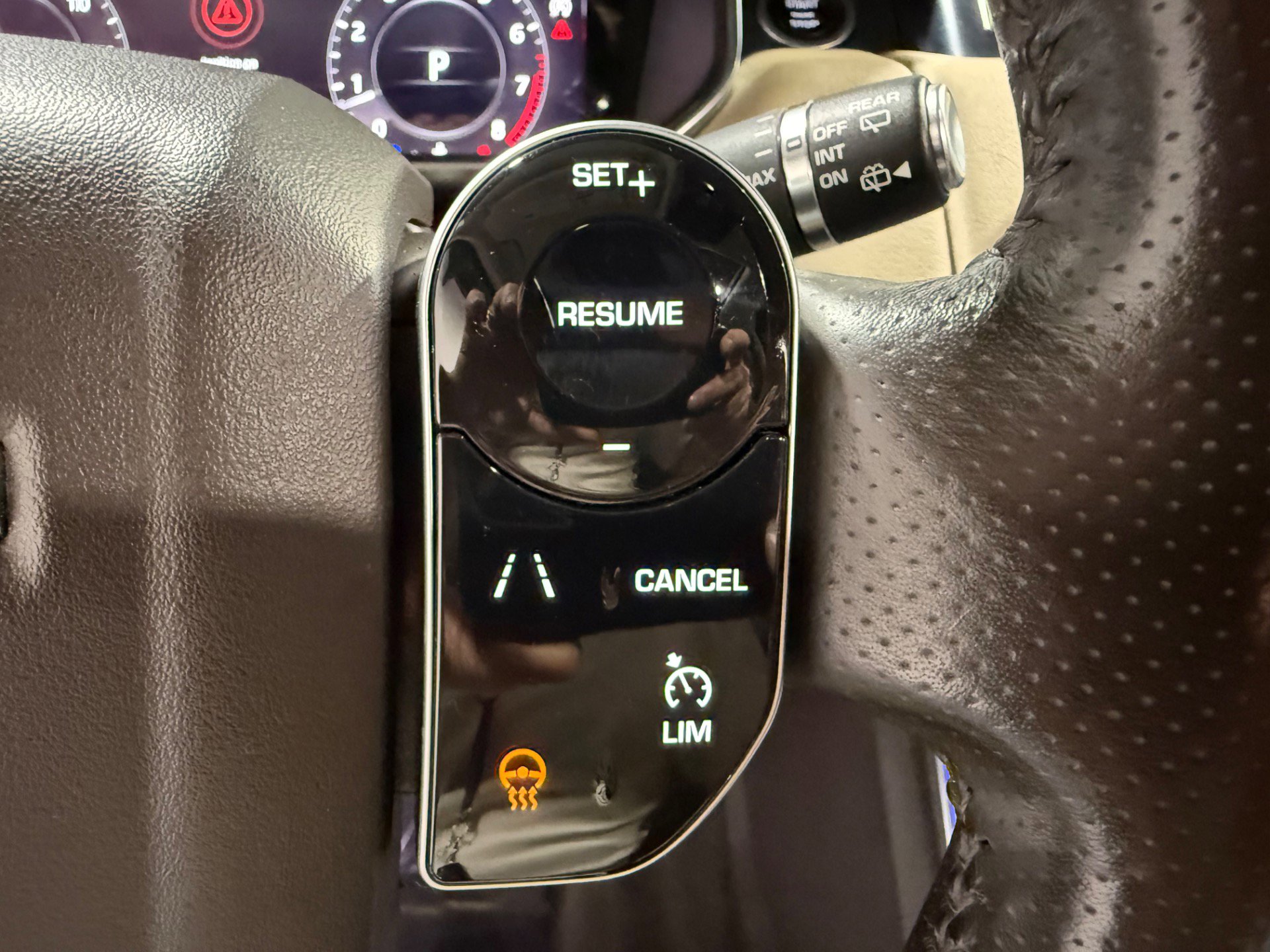 Used 2018 Land Rover Range Rover Sport HSE AWD/4WD image 30