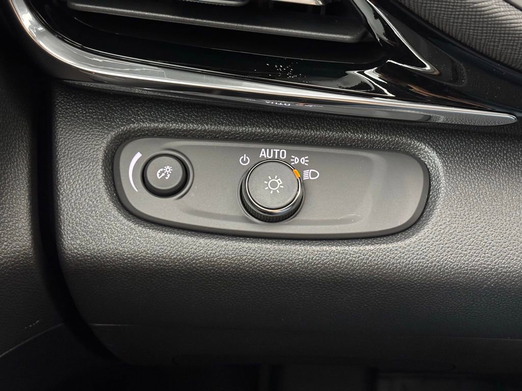 New 2026 Buick Envista Avenir image 23